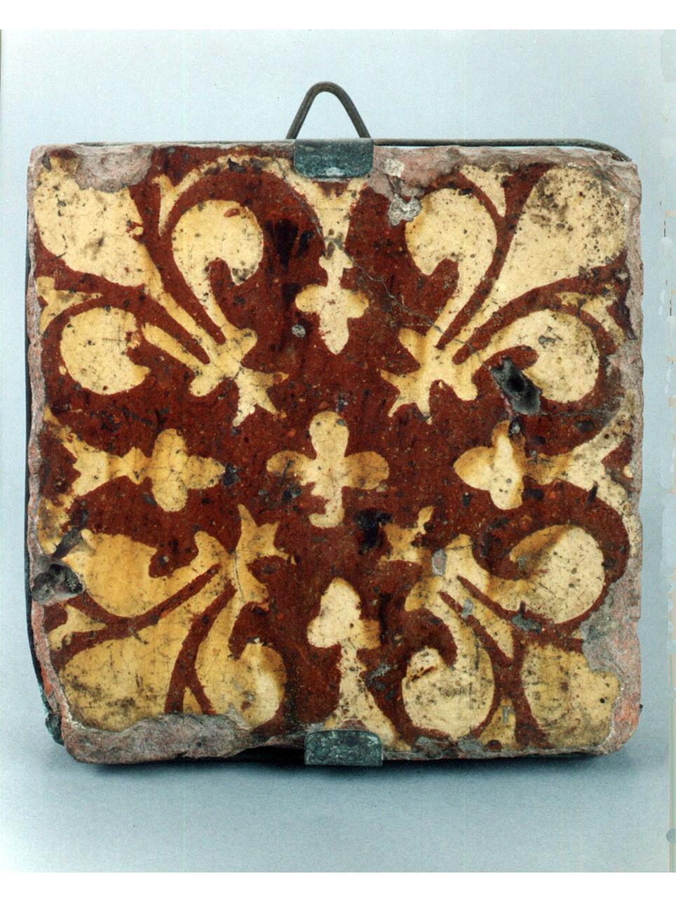 motivi decorativi floreali (mattonella) - bottega inglese (secc. XIII/ XIV)
