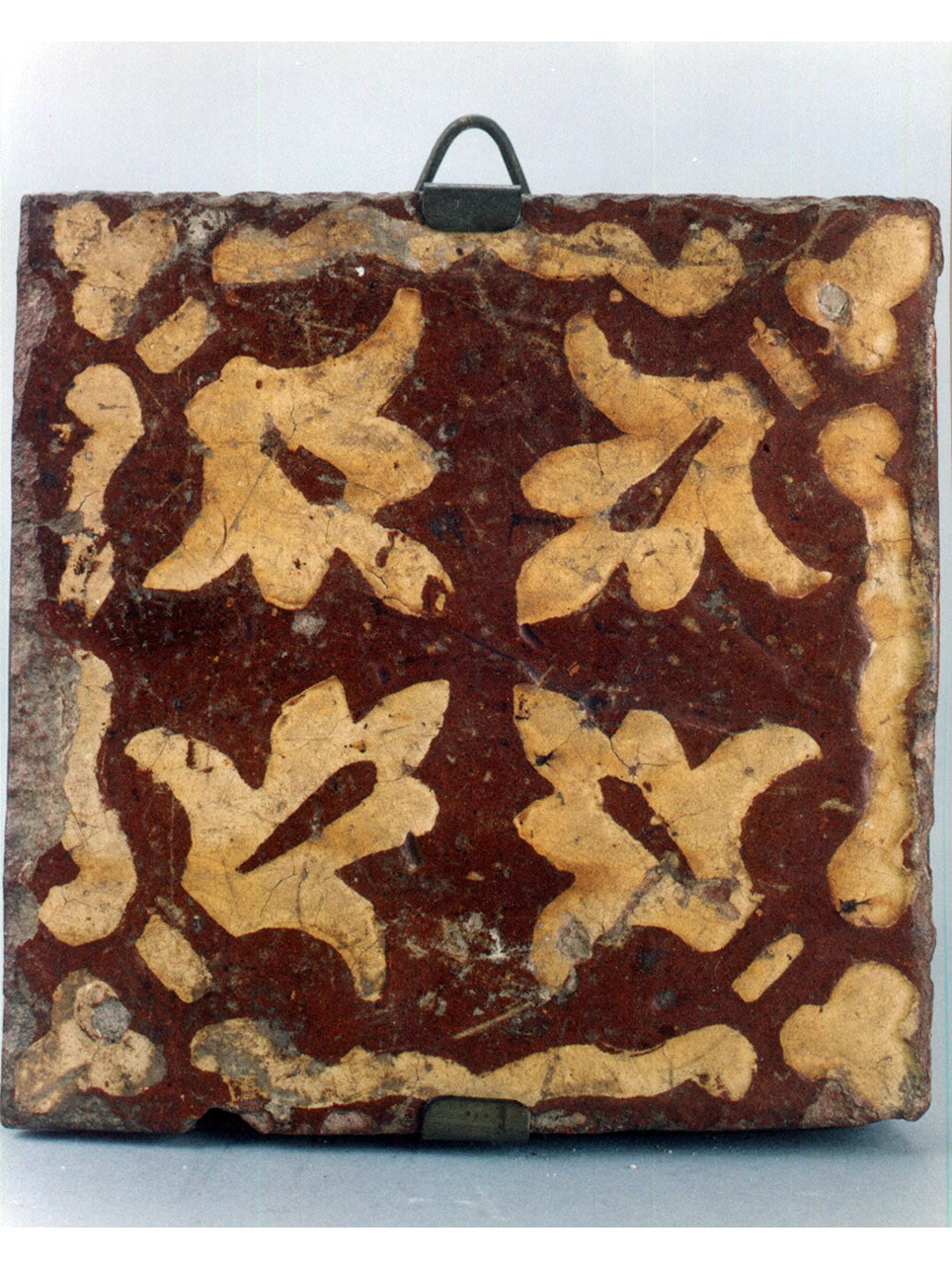 gigli (mattonella) - bottega inglese (secc. XIII/ XIV)
