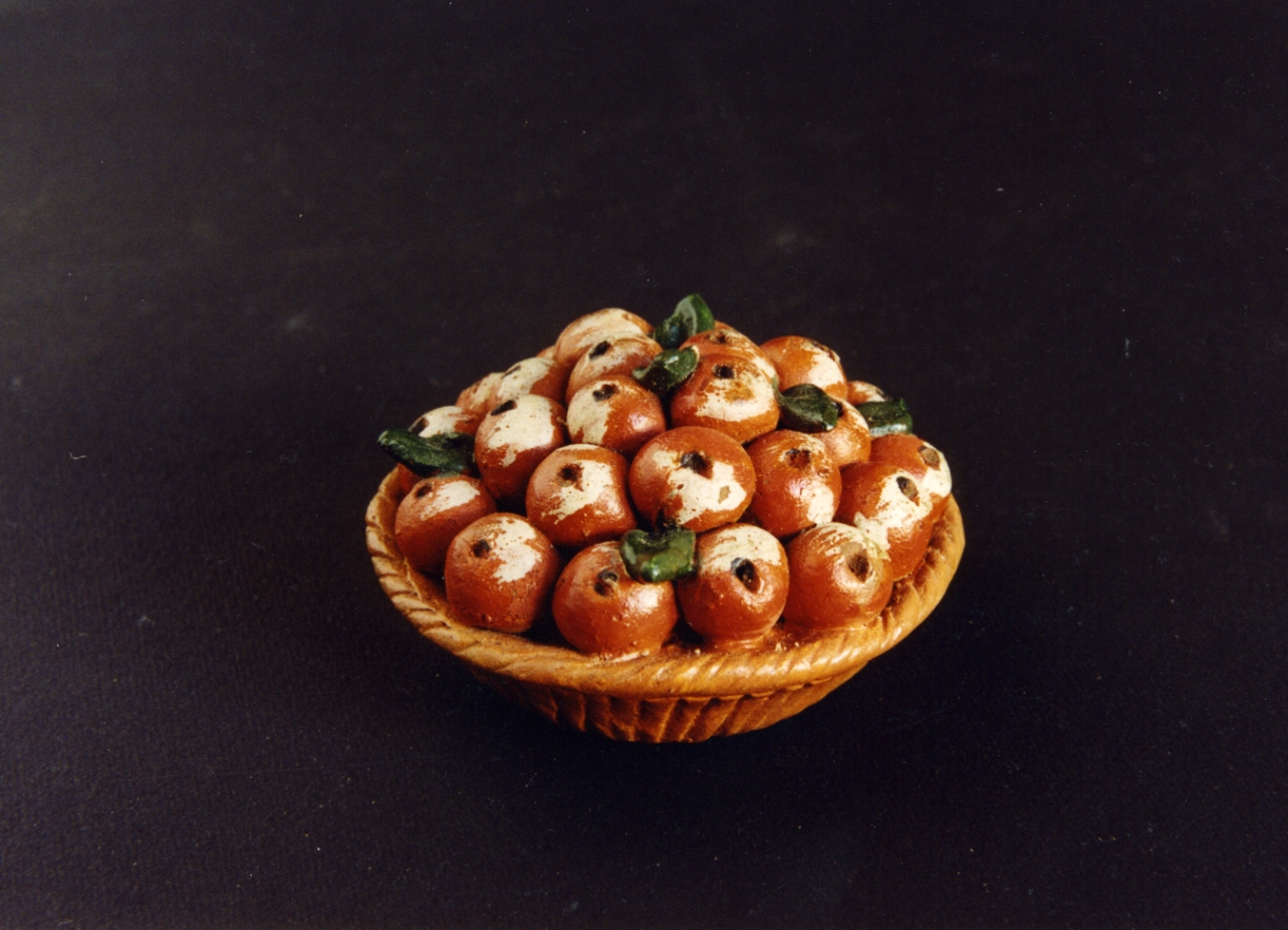 cesto di mele (scultura miniaturistica) - bottega napoletana (secc. XVIII/ XIX)