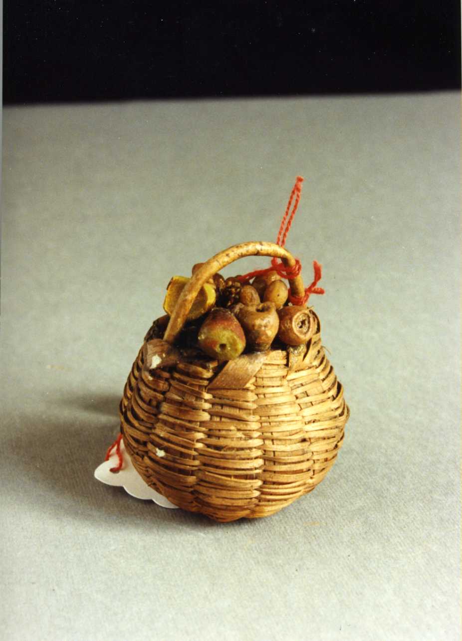 cestino con frutta (scultura miniaturistica) - bottega napoletana (sec. XIX)