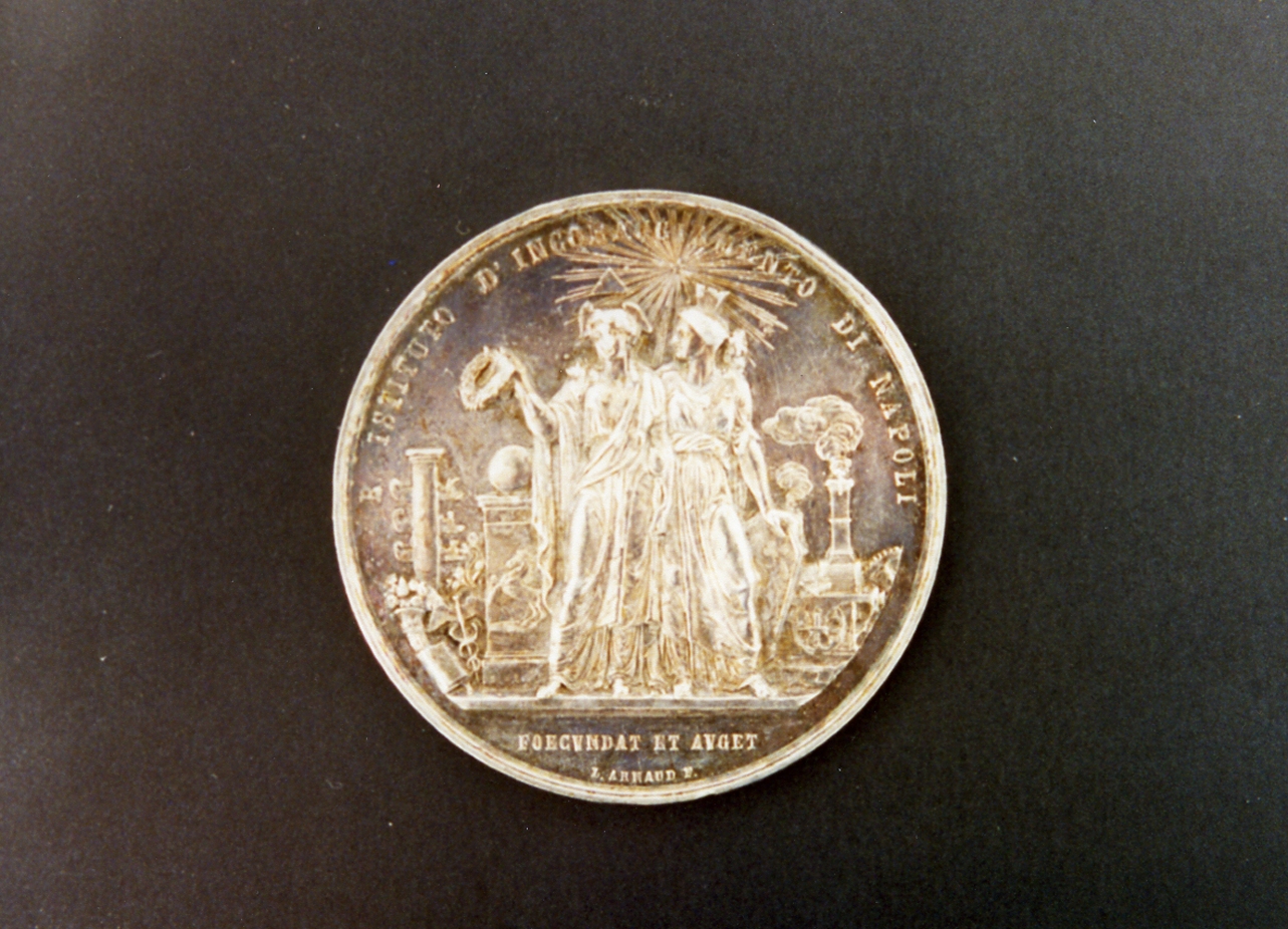figure allegoriche femminili (medaglia) di Arnaud Luigi (sec. XIX)