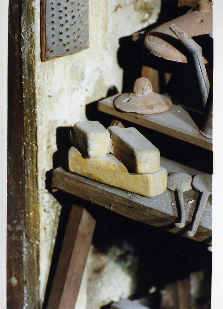 formaggio fresco (scultura miniaturistica, serie) - bottega napoletana (sec. XIX)