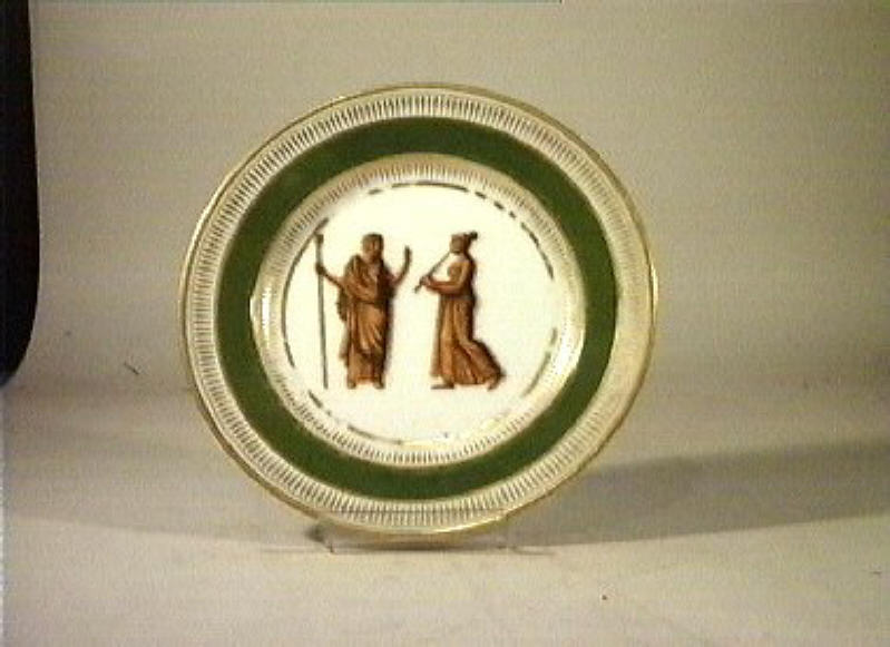 figure in costumi classici (piatto) - manifattura Dagoty (sec. XIX)