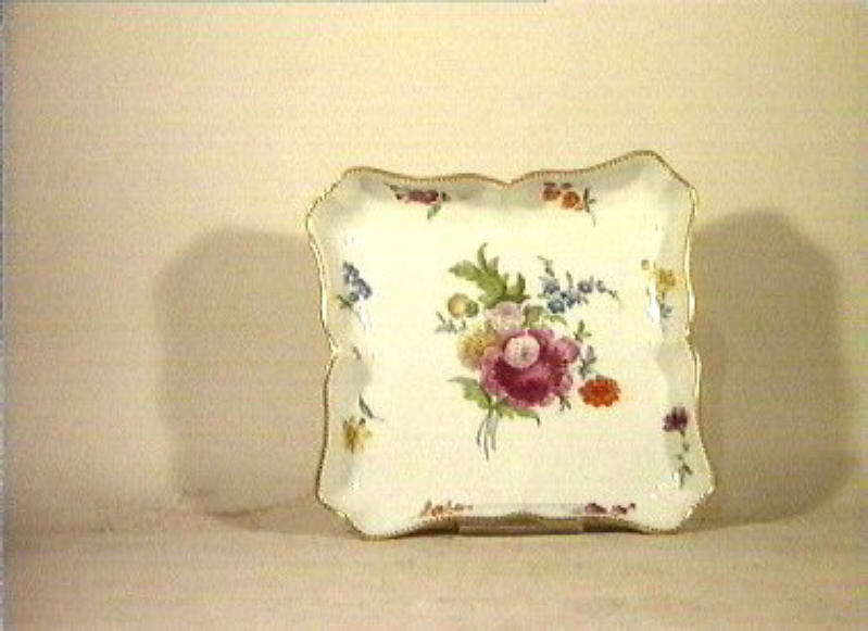 motivi decorativi floreali (piatto da portata) - manifattura di Meissen (sec. XVIII)