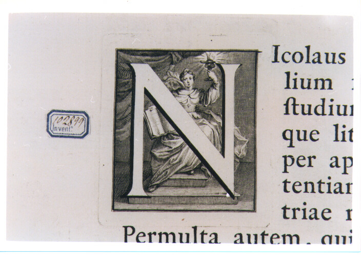 CAPOLETTERA N CON FIGURA ALLEGORICA FEMMINILE (stampa) di Van Audenaerde Robert (sec. XVIII)