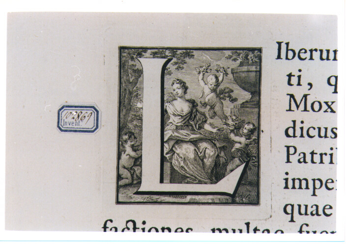 CAPOLETTERA L CON FIGURA ALLEGORICA FEMMINILE E TRE PUTTI (stampa) di Van Audenaerde Robert (sec. XVIII)