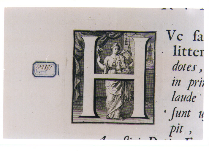 CAPOLETTERA H CON FIGURA ALLEGORICA FEMMINILE (stampa) di Van Audenaerde Robert (sec. XVIII)