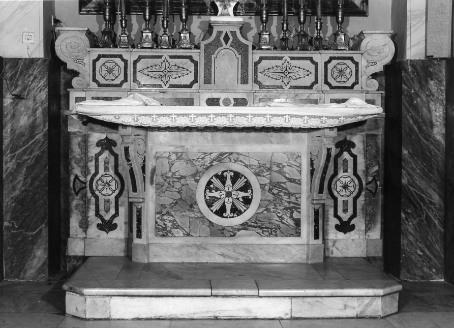 motivi decorativi (altare) - bottega campana (prima metà sec. XX)