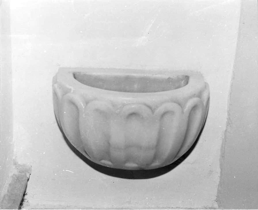 acquasantiera da parete, serie - bottega campana (sec. XIX)