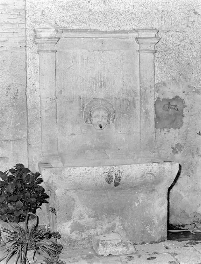 fontana - a muro - bottega campana (fine sec. XVII)