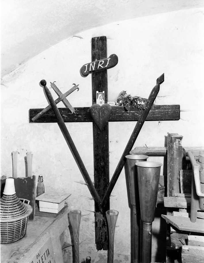 croce della Passione - bottega campana (prima metà sec. XX)