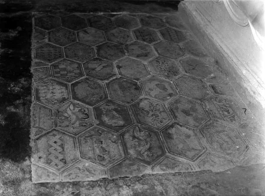 motivi decorativi (pavimento a mattonelle) - bottega campana (sec. XVI)