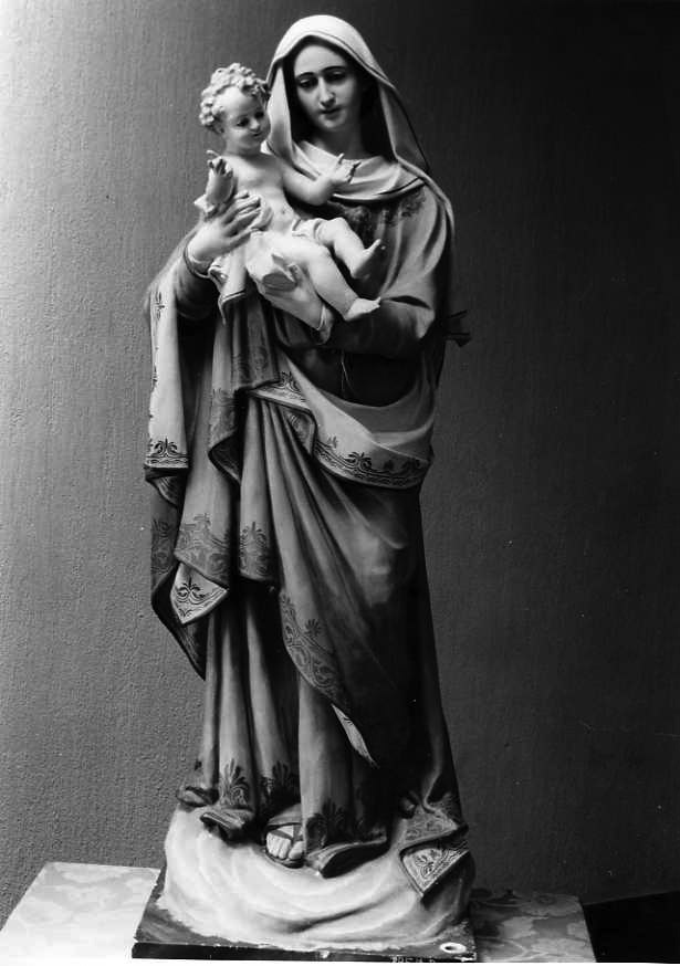 Madonna con Bambino (statua) di Gallucci Cesare (attribuito) (prima metà sec. XX)