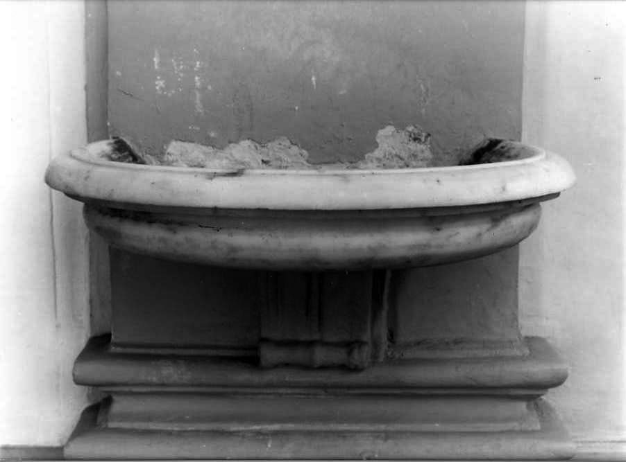 acquasantiera da parete - bottega campana (sec. XV)