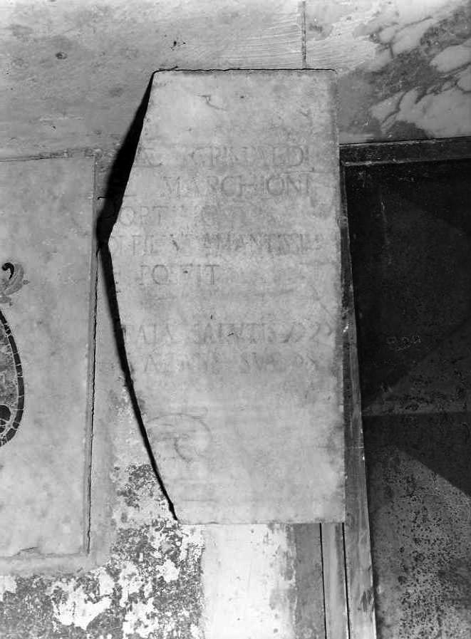 lapide tombale, frammento - bottega campana (sec. XVIII)