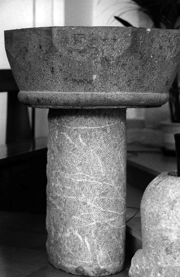 fonte battesimale, frammento - bottega campana (sec. XVI)