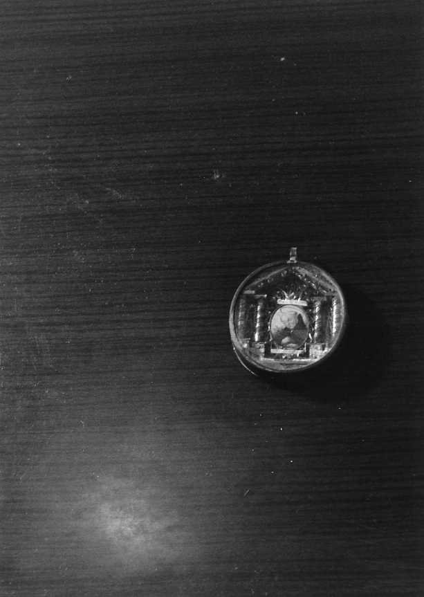 reliquiario a capsula - a medaglione - bottega beneventana (sec. XVIII)