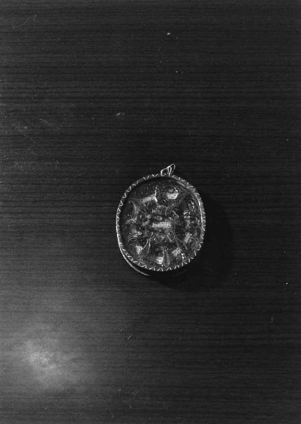 reliquiario a capsula - a medaglione - bottega beneventana (seconda metà sec. XVIII)