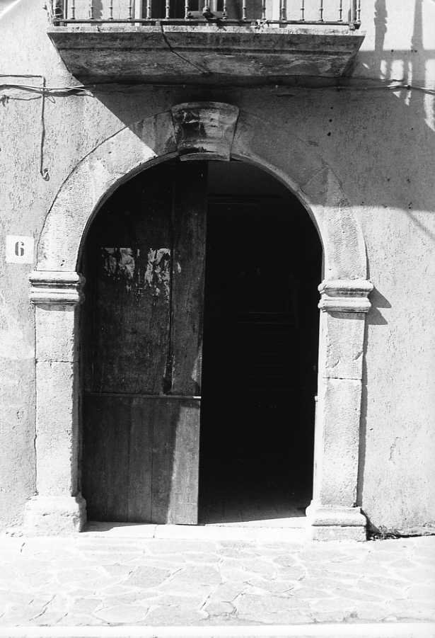 portale - bottega campana (fine/inizio secc. XIX/ XX)