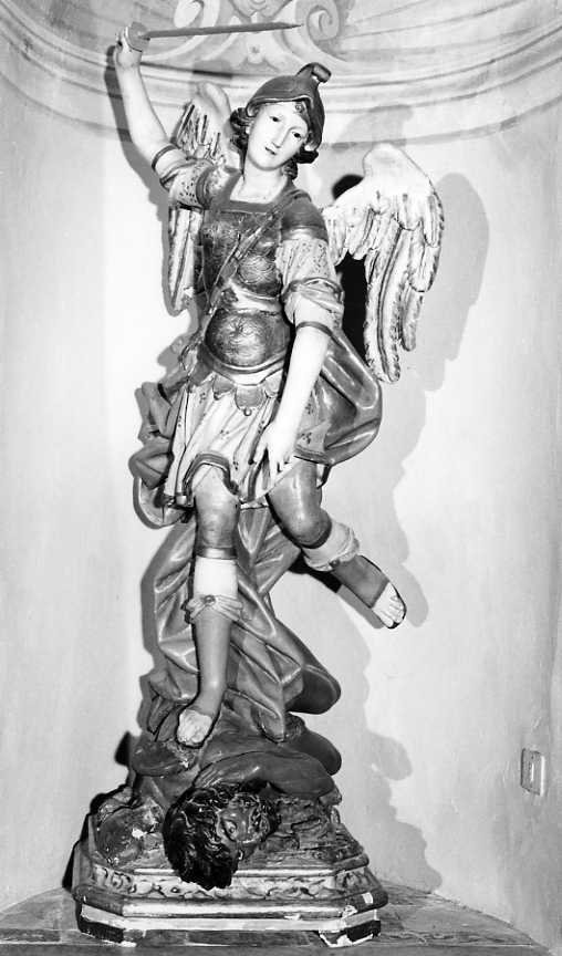 San Michele Arcangelo combatte Satana (statua) - bottega campana (sec. XVIII)