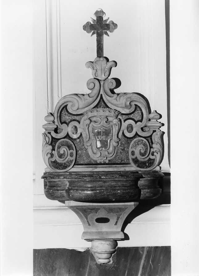 acquasantiera da parete, serie - bottega campana (fine/inizio secc. XVII/ XVIII)