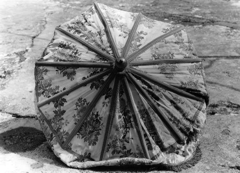 ombrellino processionale - manifattura campana (seconda metà sec. XIX)