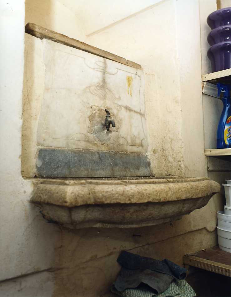 lavabo, opera isolata - bottega campana (seconda metà sec. XVIII)