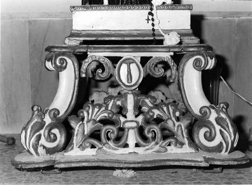 motivi decorativi a volute (base processionale) - bottega campana (sec. XVIII)