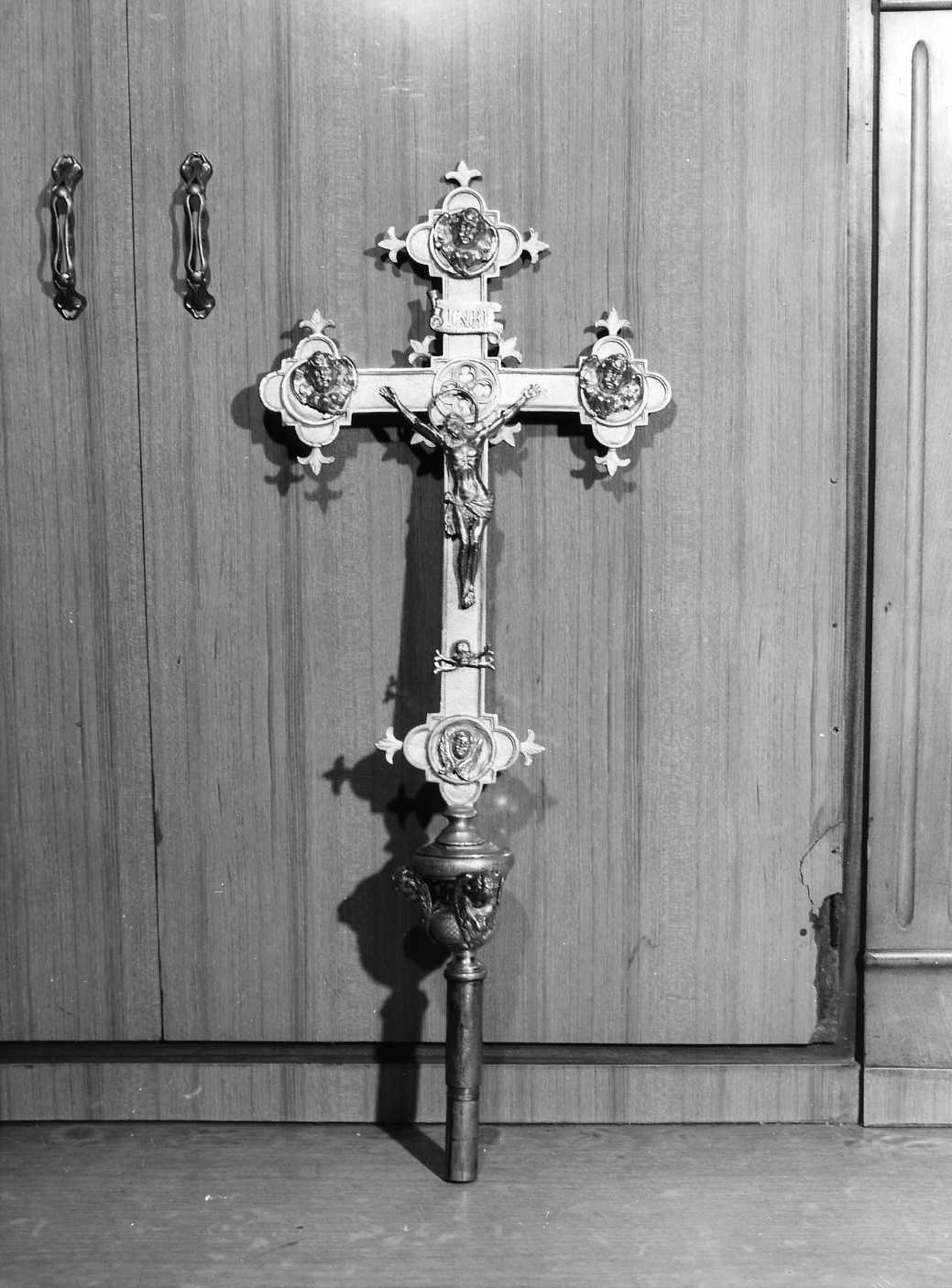 Cristo crocifisso (croce processionale) - manifattura campana (sec. XX)