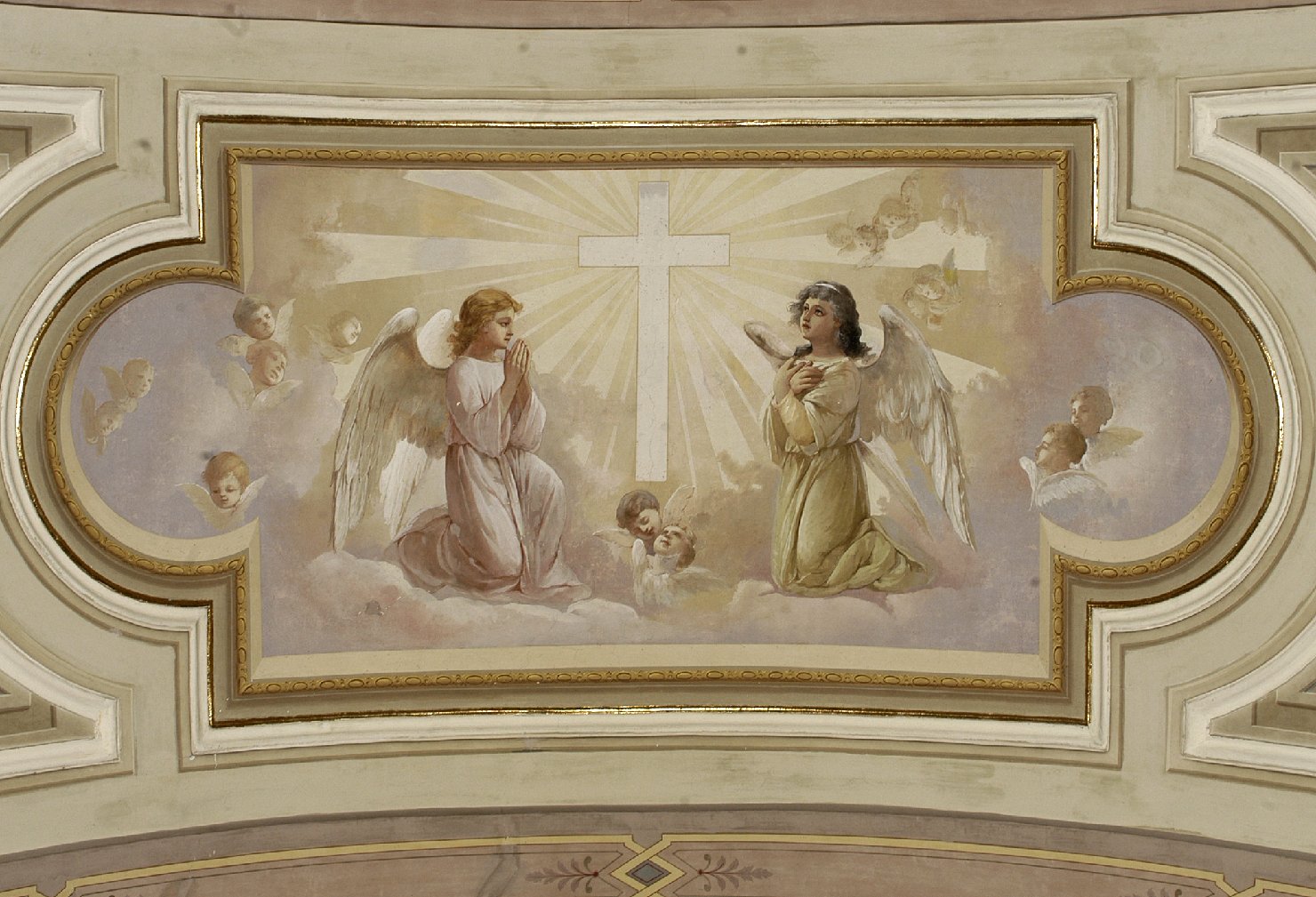 Personaggi: due Angeli in primo piano adoranti la croce, sullo sfondo volti di Amorini (dipinto, opera isolata) - ambito campano (sec. XIX)