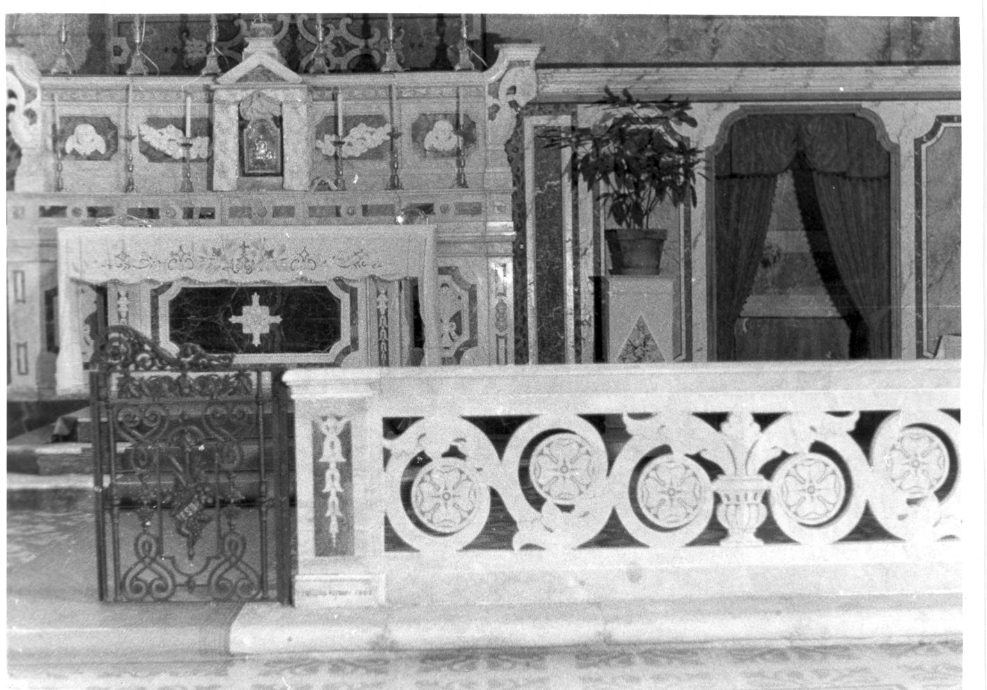 balaustrata di altare - bottega campana (sec. XX)