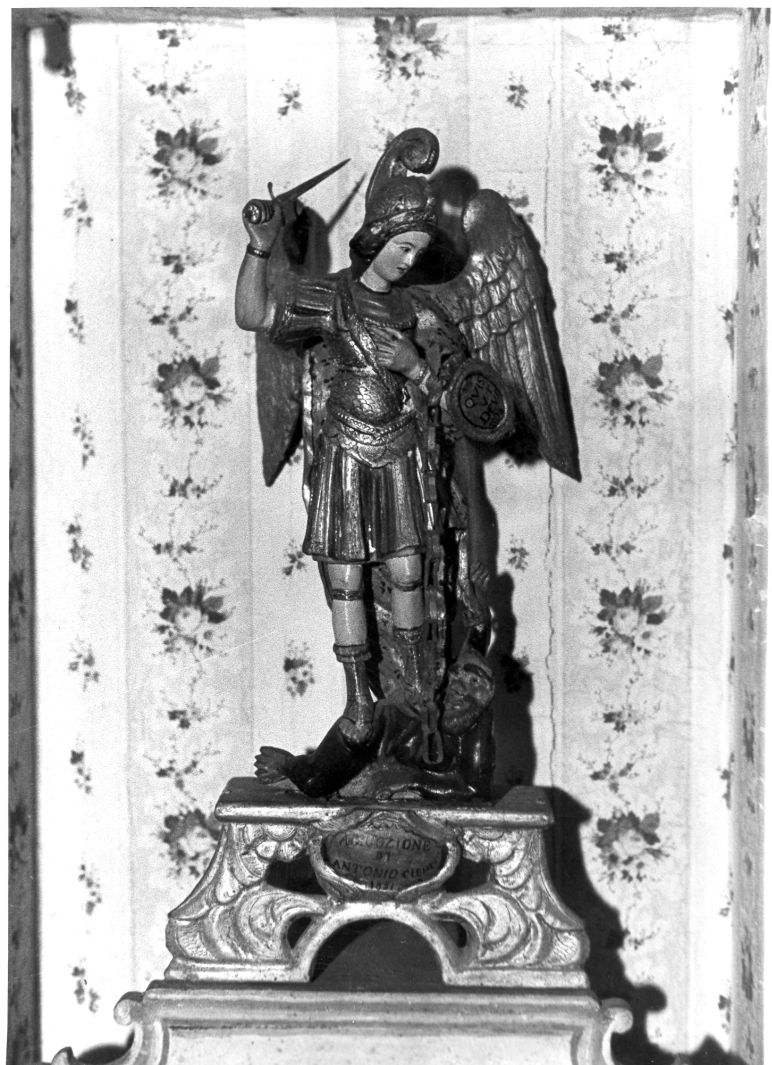 San Michele Arcangelo schiaccia il demonio (statua) - bottega campana (sec. XIX)