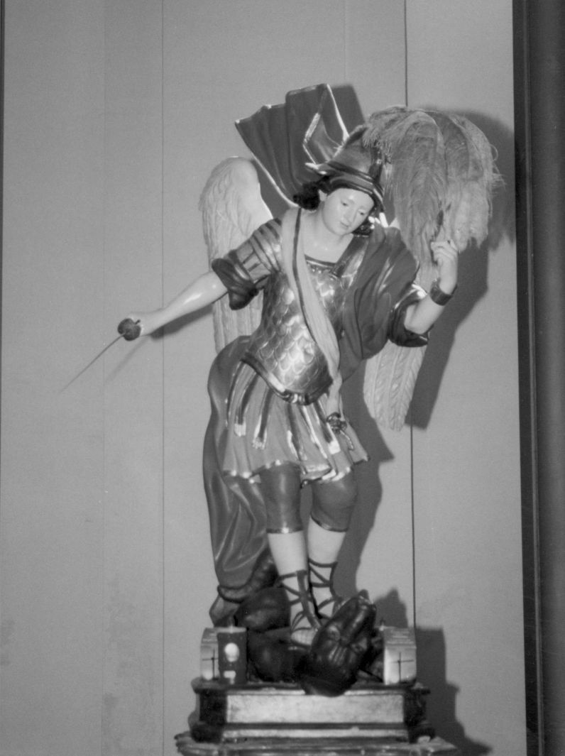 San Michele Arcangelo combatte Satana (statua) - bottega campana (primo quarto sec. XX)