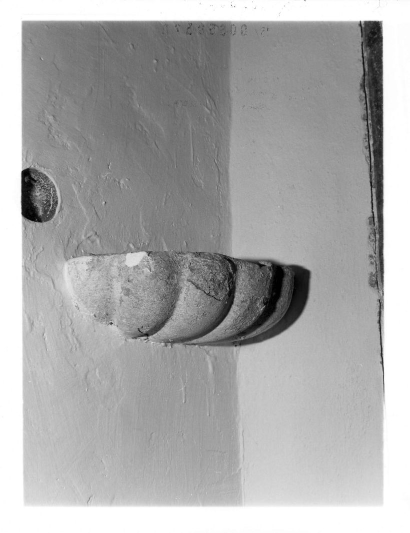 acquasantiera da parete - bottega irpina (sec. XVIII)