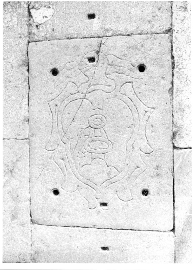 stemma gentilizio (lapide) - bottega Italia meridionale (sec. XVIII)