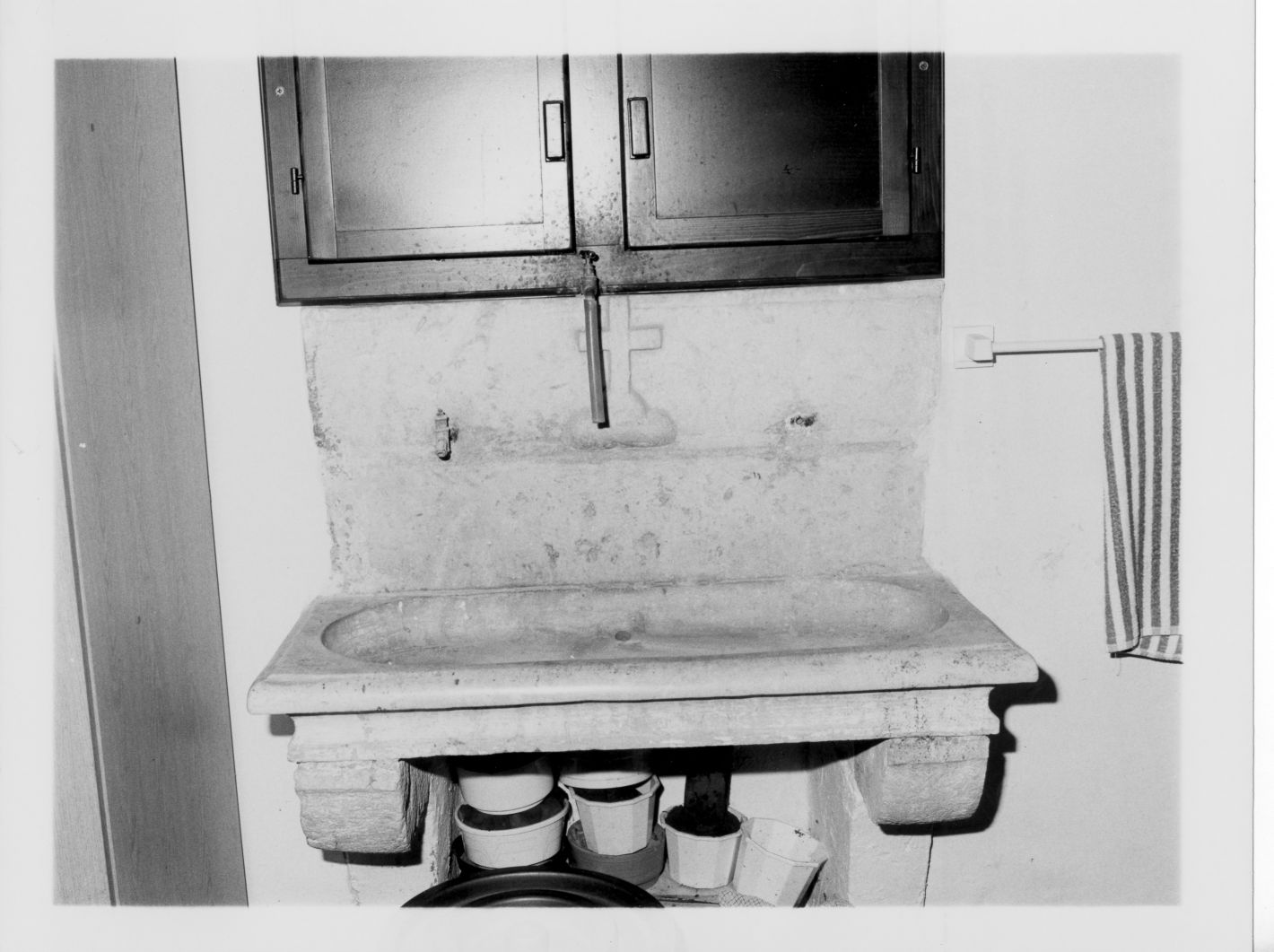 lavabo da sacrestia, opera isolata - bottega campana (sec. XVIII)