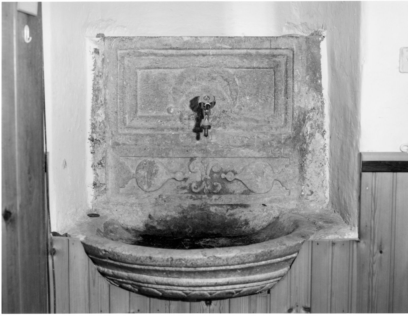 lavabo da sacrestia - bottega campana (metà sec. XVIII)