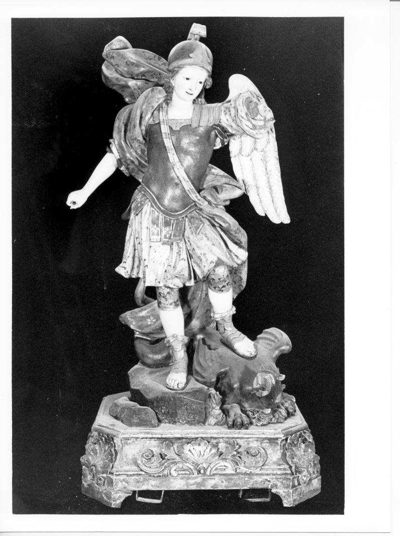 San Michele Arcangelo combatte il drago (statua) di Colucci Giovanni Antonio (sec. XVIII)