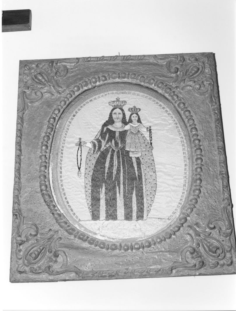 Madonna del Rosario (decorazione a ricamo) - manifattura campana (sec. XIX)