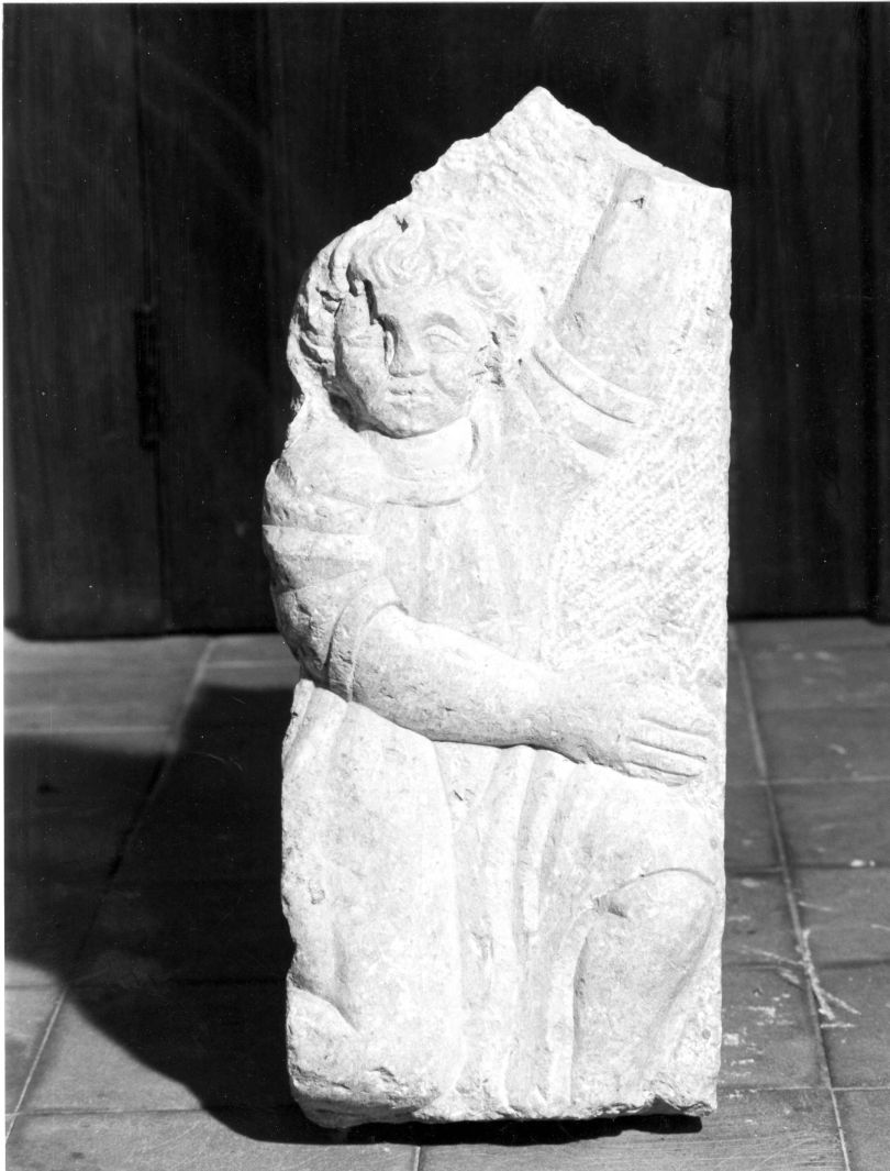 angioletti reggicortina (scultura, elemento d'insieme) - bottega Italia meridionale (prima metà sec. XV)