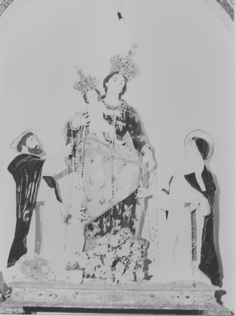 Madonna del Rosario con San Domenico e Santa Caterina da Siena (gruppo scultoreo) - bottega campana (sec. XIX)