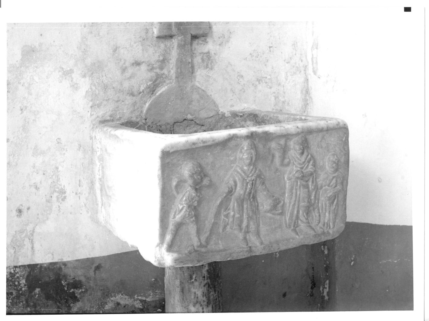 acquasantiera da parete - bottega campana (secc. XI/ XII)