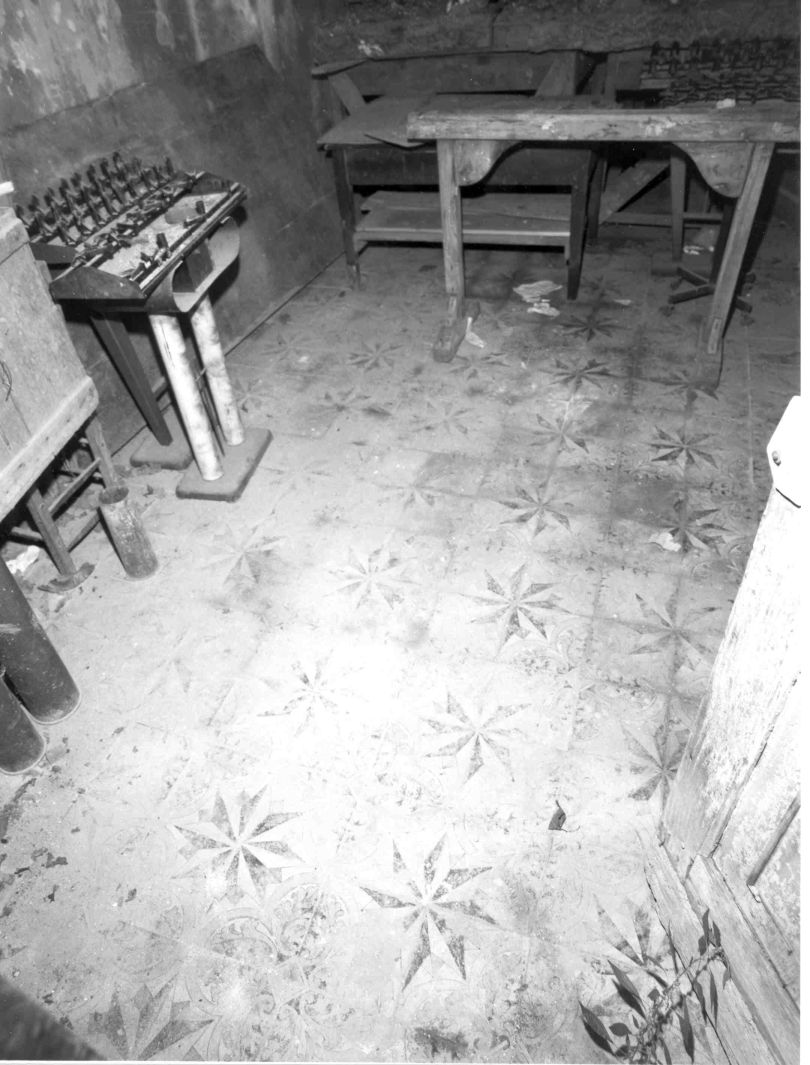 pavimento a mattonelle - bottega campana (seconda metà sec. XVIII)