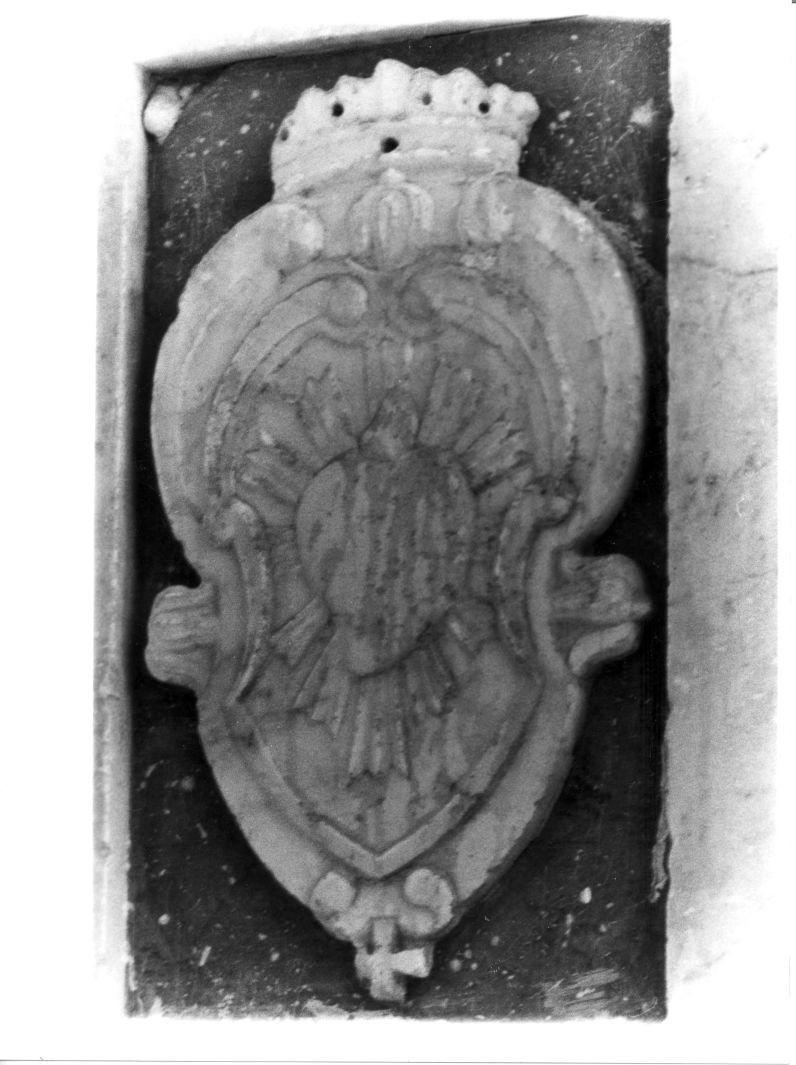 stemma del Sacro Cuore di Gesù (rilievo, frammento) - bottega campana (sec. XVII)