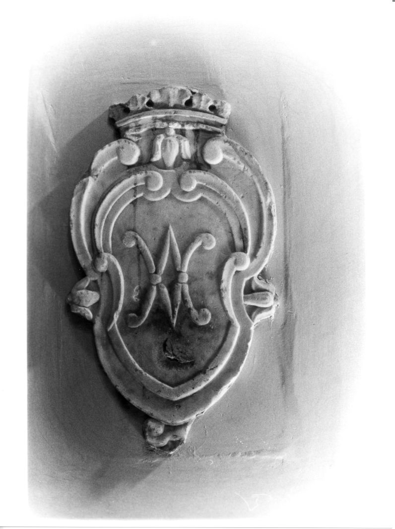 monogramma mariano (rilievo, frammento) - bottega campana (sec. XVII)
