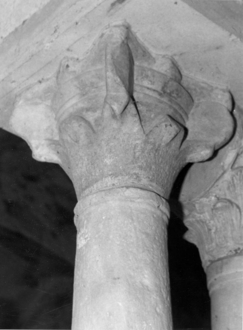 motivi decorativi geometrici (capitello di colonna, elemento d'insieme) - bottega campana (sec. XIII)