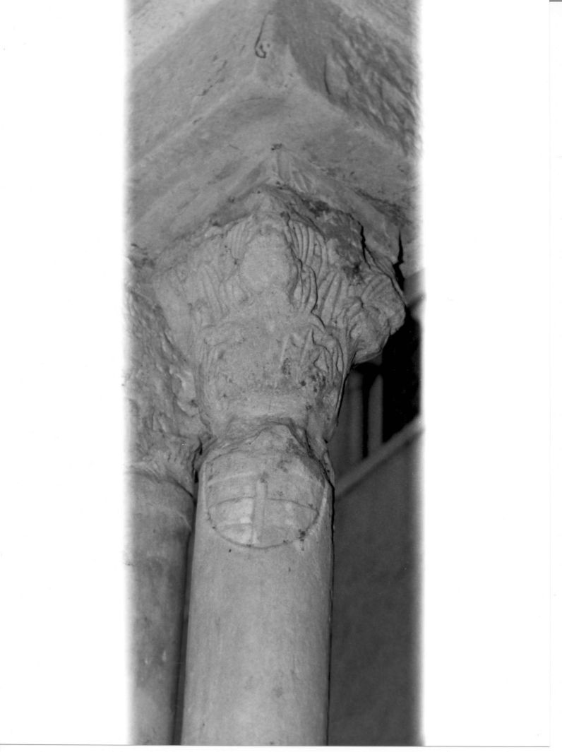 motivi decorativi geometrici e vegetali (capitello di colonna, elemento d'insieme) - bottega campana (sec. XIII)