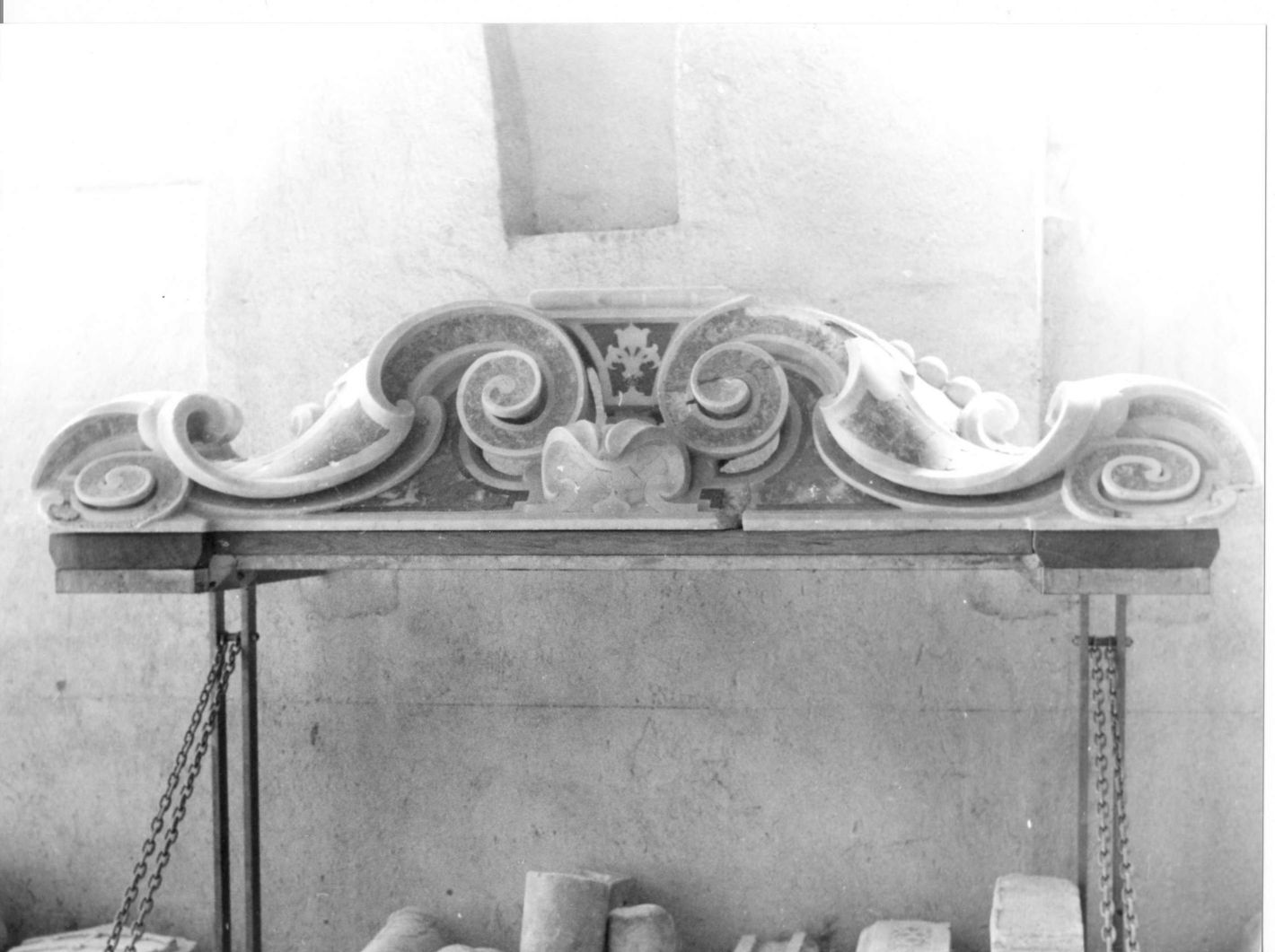 motivi decorativi a volute (cornice, frammento) - bottega campana (fine sec. XVII)