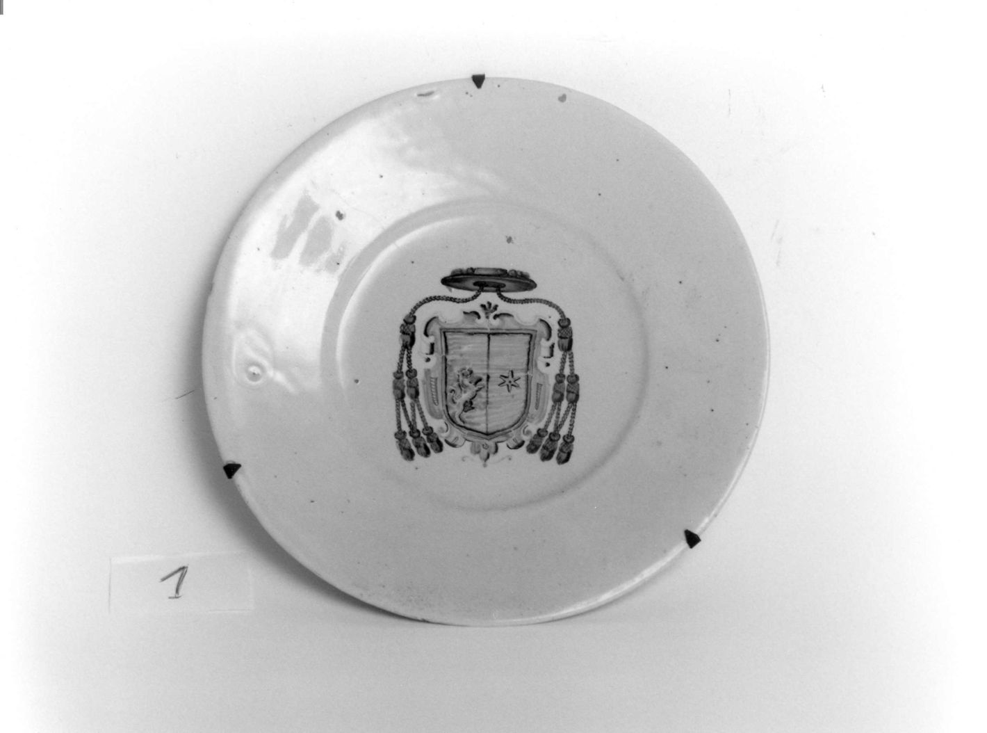 stemma vescovile (piatto) - ambito campano (sec. XVIII)