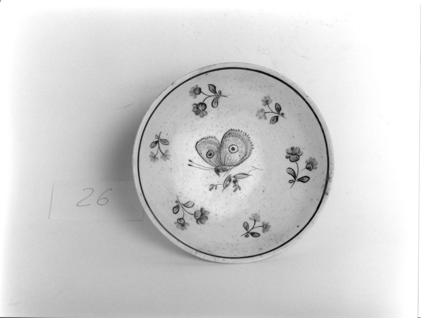 motivi decorativi floreali (piatto) - manifattura napoletana (sec. XVIII)